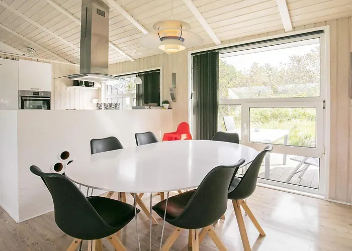 בית נופש 8 Person In