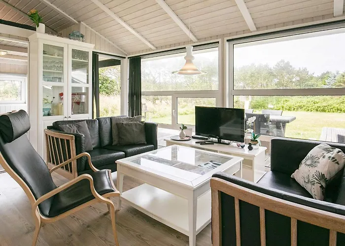 בית נופש 8 Person In לוקן