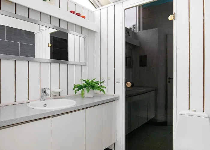 בית נופש 8 Person In