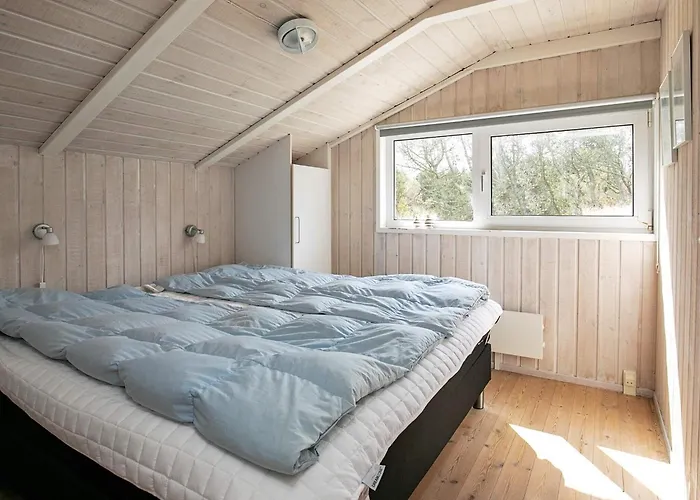 בית נופש 8 Person In לוקן