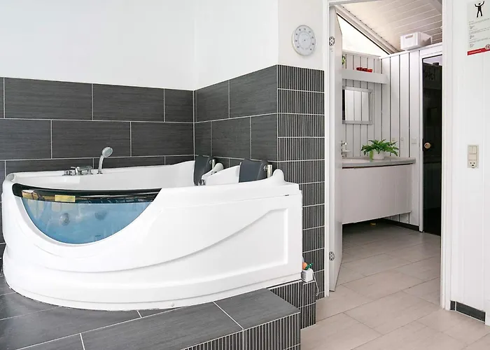 8 Person In בית נופש לוקן